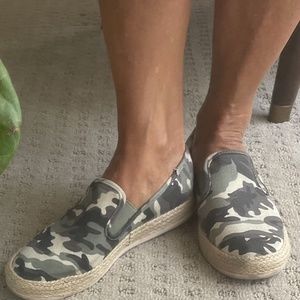 Espirit Camo Espadrilles size 9 medium
